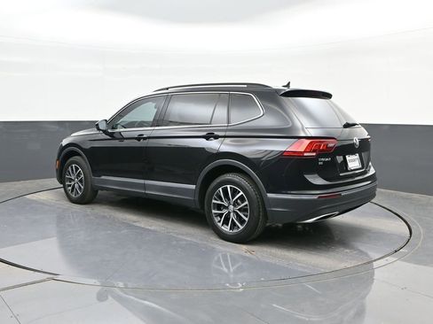Used 2020 Volkswagen Tiguan SE w/ Panoramic Sunroof Package FWD image 5