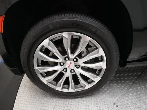 Used 2021 GMC Yukon Denali w/ Denali Premium Package AWD/4WD image 27