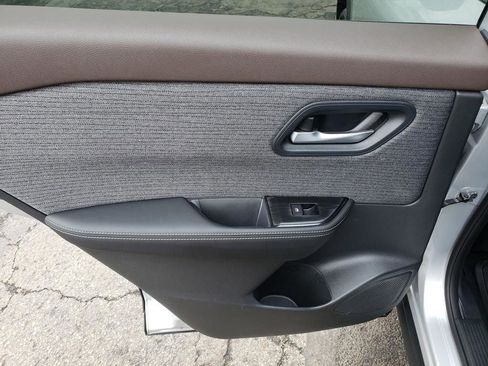 Used 2023 Nissan Rogue SV image 8