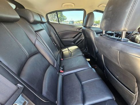 Used 2018 MAZDA MAZDA3 Touring FWD image 10