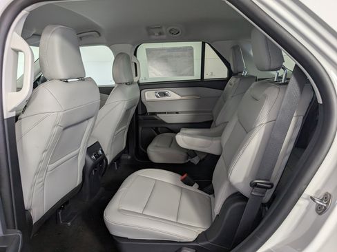 New 2025 Ford Explorer Active w/ Active Comfort Package image 11