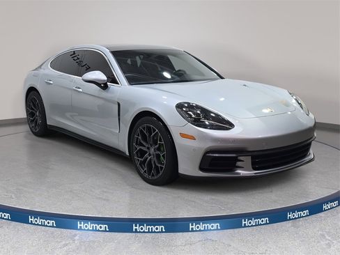 Used 2018 Porsche Panamera 4 image 4