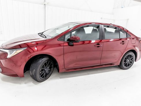Used 2022 Toyota Corolla LE image 4