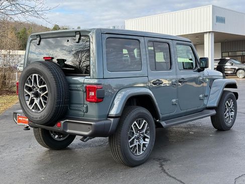 New 2026 Jeep Wrangler Unlimited Sahara AWD/4WD image 4