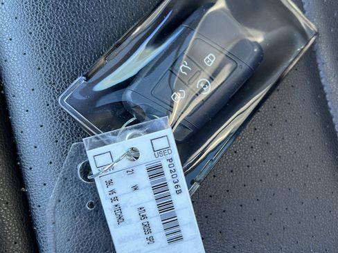 Used 2021 Volkswagen Atlas Cross Sport SE w/ Panoramic Sunroof Package image 38