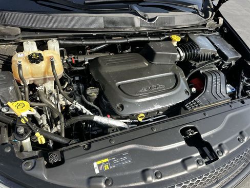 Used 2019 Chrysler Pacifica Touring Plus w/ S Appearance Package image 9