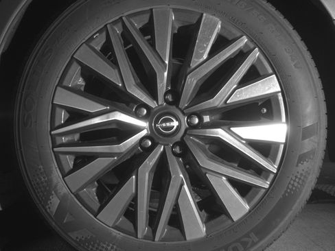 Used 2025 Nissan Altima 2.5 SV FWD image 14