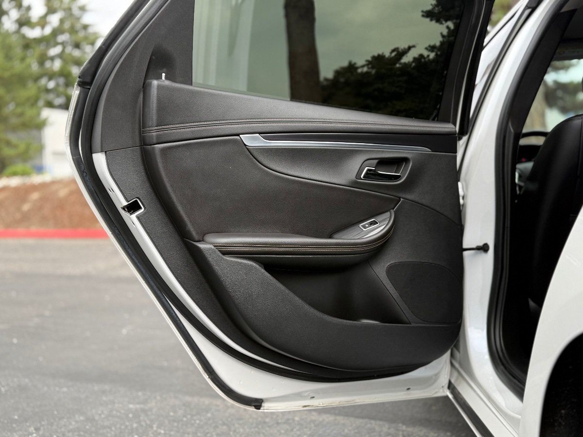 Used 2016 Chevrolet Impala LT FWD image 16