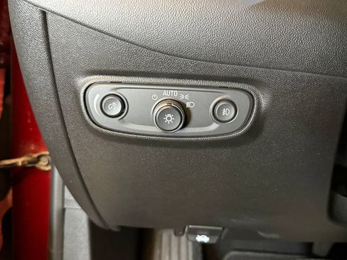 Used 2021 Chevrolet Equinox LT image 18