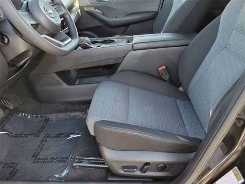 Used 2023 Nissan Rogue SV image 18