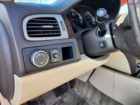 Used 2013 GMC Yukon XL Denali image 16