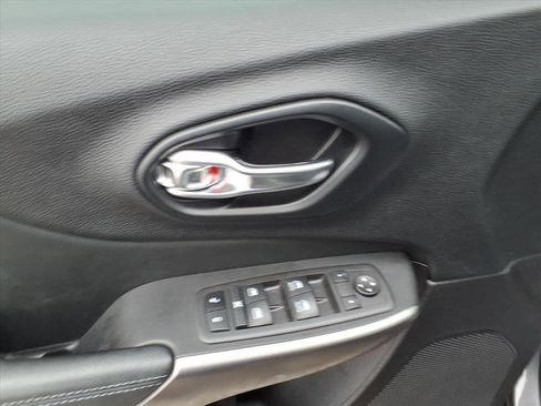 Used 2021 Jeep Cherokee Latitude Plus w/ Sun & Sound Group image 15