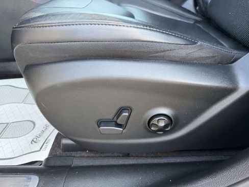 Used 2019 Jeep Cherokee Limited AWD/4WD image 18