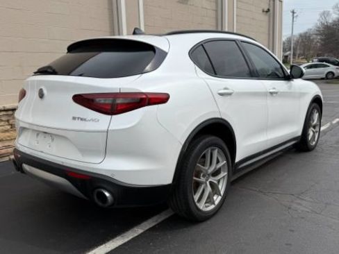 Used 2018 Alfa Romeo Stelvio Ti Sport AWD/4WD image 4