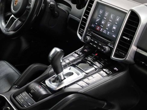 Used 2017 Porsche Cayenne S Platinum image 21