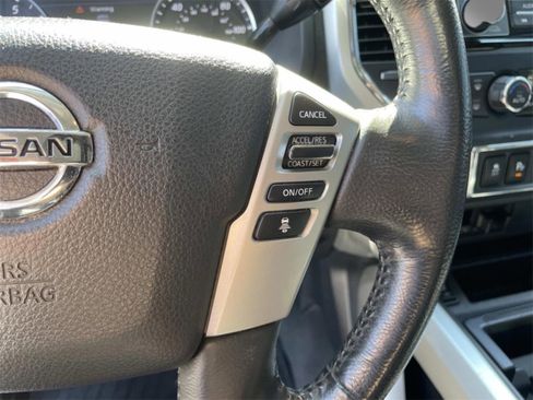 Used 2022 Nissan Titan SV w/ SV Convenience Package image 18
