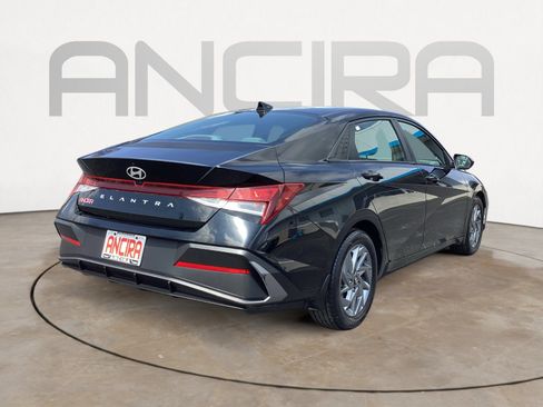 Used 2024 Hyundai Elantra SEL FWD image 14