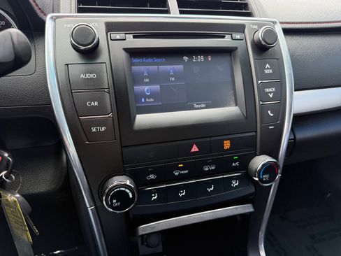 Used 2017 Toyota Camry SE FWD image 12