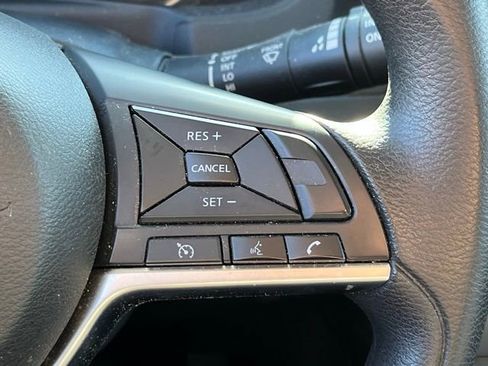 Used 2022 Nissan Leaf S image 16