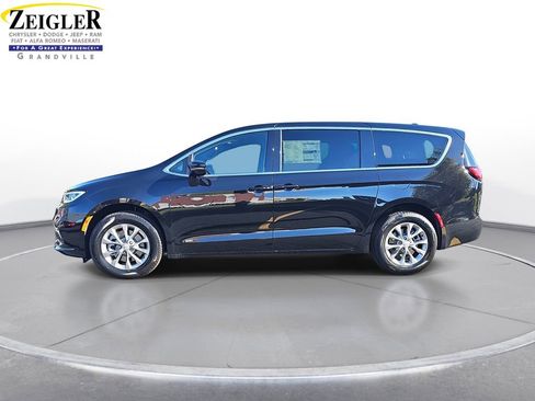New 2026 Chrysler Pacifica Select image 8