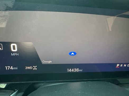 Used 2025 Chevrolet Suburban Z71 image 37