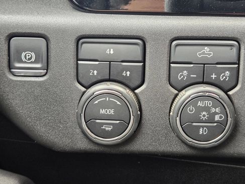 Used 2025 Chevrolet Silverado 2500 LT w/ Convenience Package AWD/4WD image 26