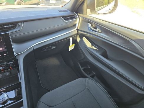 New 2026 Jeep Grand Cherokee L Laredo image 12