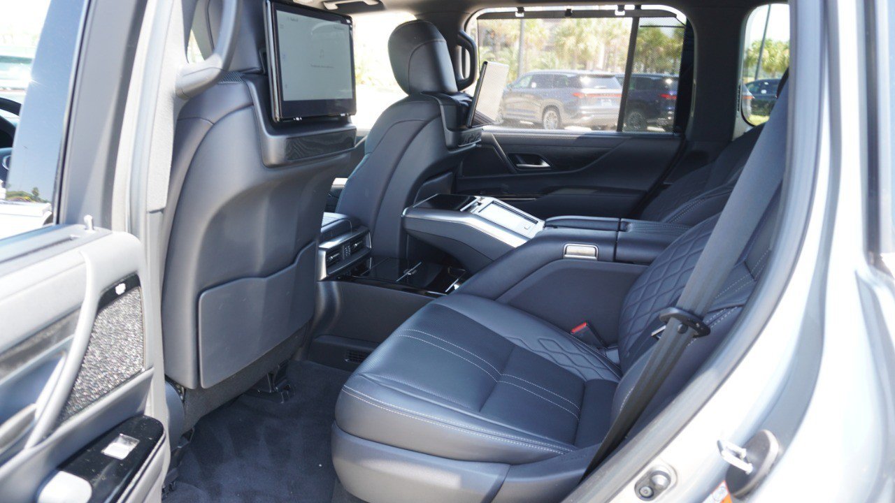 Used 2022 Lexus LX 600 4WD w/ Accessory Package (Z1) image 32