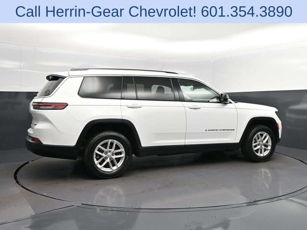Used 2023 Jeep Grand Cherokee L Laredo RWD image 8