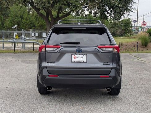 Used 2021 Toyota RAV4 XLE w/ Carpet Mat Package (TMS) image 4