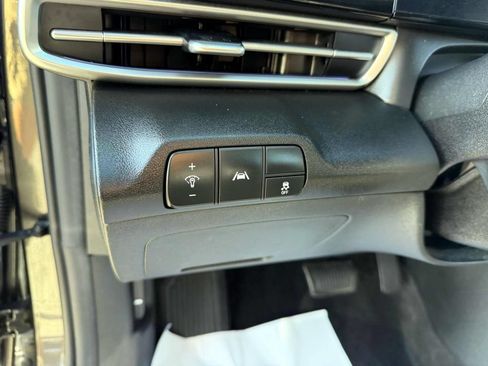 Used 2023 Hyundai Elantra Limited FWD image 19