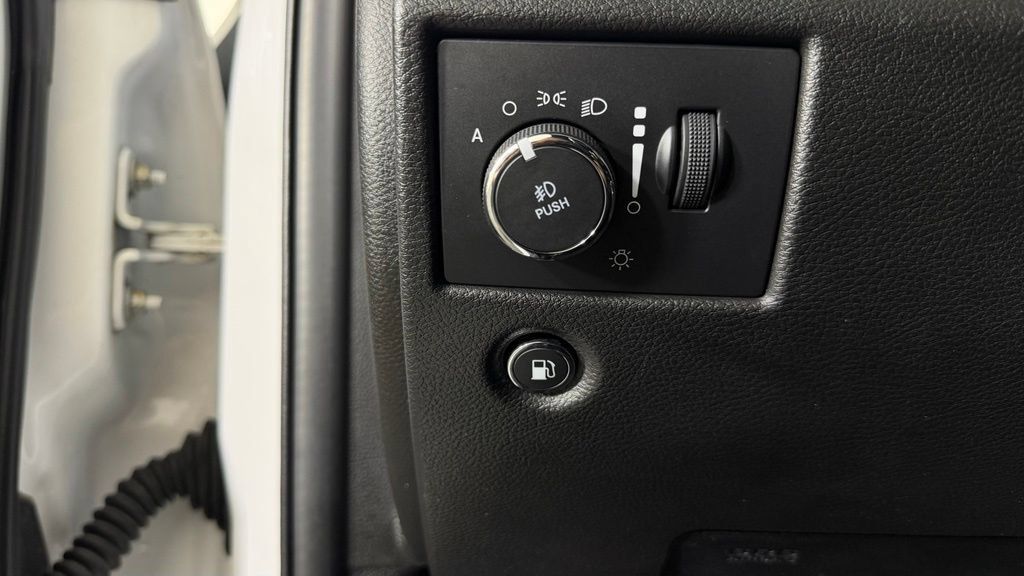 Used 2021 Jeep Grand Cherokee Laredo AWD/4WD image 16