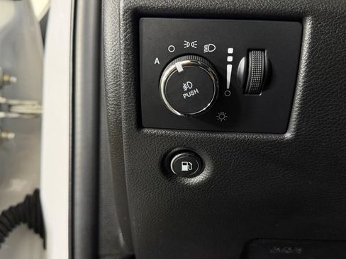 Used 2021 Jeep Grand Cherokee Laredo AWD/4WD image 16