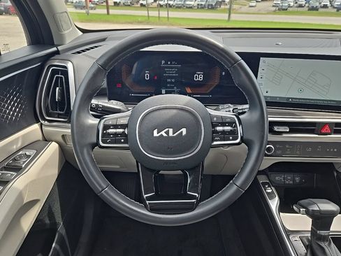Used 2025 Kia Sorento S FWD image 4