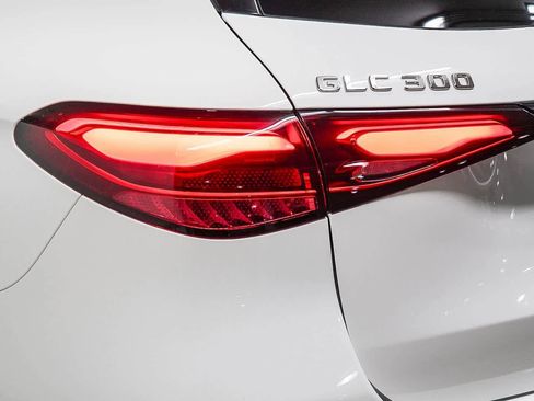 Used 2025 Mercedes-Benz GLC 300 image 7