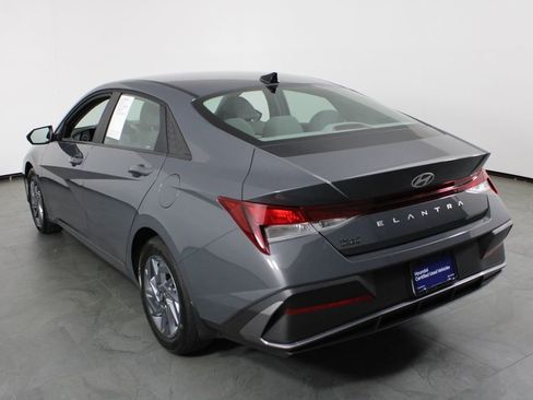 Certified 2024 Hyundai Elantra SEL FWD image 4