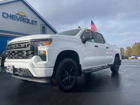 Used 2024 Chevrolet Silverado 1500 Custom image 3