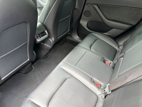 Used 2021 Tesla Model Y Long Range AWD/4WD image 15