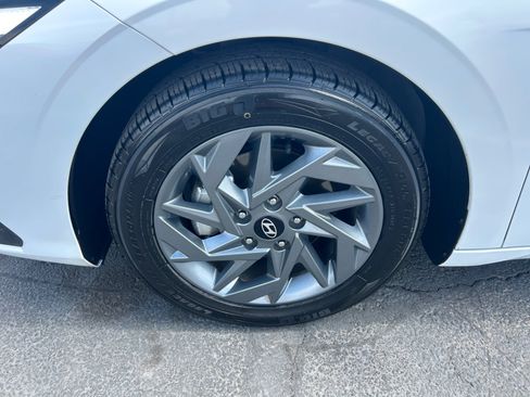 Used 2024 Hyundai Elantra Blue FWD image 25