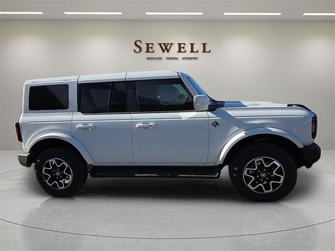 New 2025 Ford Bronco Outer Banks image 5