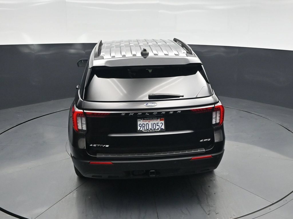Used 2025 Ford Explorer Active AWD/4WD image 41
