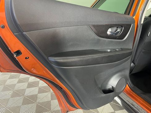 Used 2019 Nissan Rogue SV AWD/4WD image 12