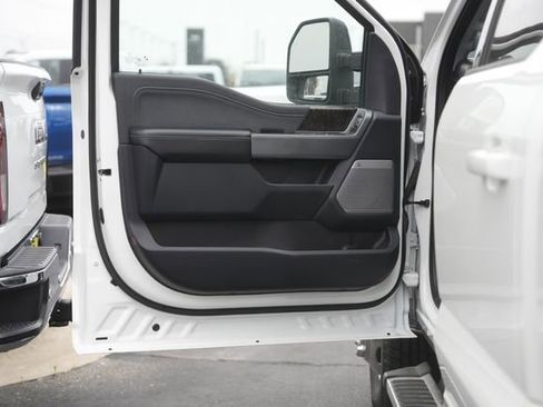 Used 2024 Ford F350 Lariat w/ FX4 Off-Road Package image 29