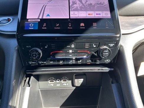 New 2025 Jeep Grand Cherokee Limited AWD/4WD image 32