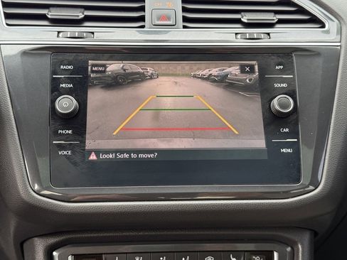 Used 2020 Volkswagen Tiguan SE w/ Panoramic Sunroof Package image 22