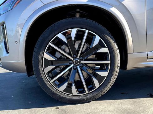 New 2026 Volvo XC90 B5 Plus w/ Protection Package image 14