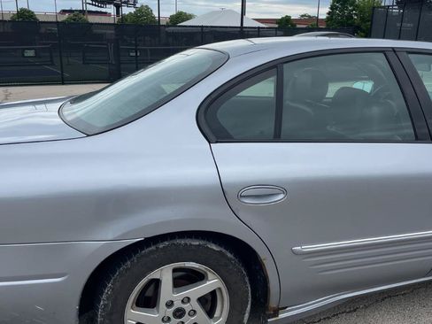 Used 2004 Pontiac Bonneville SE w/ Leather Appointment Package FWD image 6