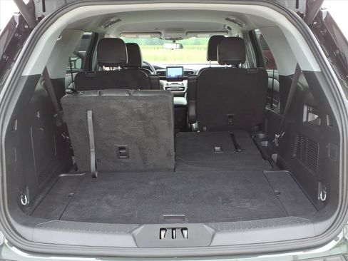 Used 2024 Ford Explorer XLT w/ Equipment Group 202A AWD/4WD image 29