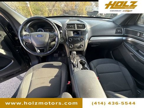 Used 2018 Ford Explorer XLT image 19