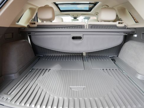 Certified 2022 Cadillac XT5 Premium Luxury w/ LPO, Floor Liner Package AWD/4WD image 11